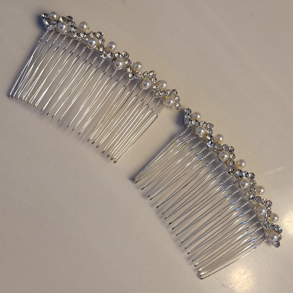 Pair of Hair Comb Faux Pearls & Crystals On Silver-tone Metal - Picture 8 of 13